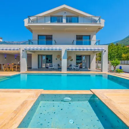 Villa Safir 1-2 *